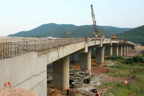 Rà soát tổng thể các nút giao cần xây dựng cầu vượt trên QL1
 